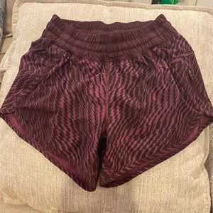 Lululemon tracker short maroon pattern size 4